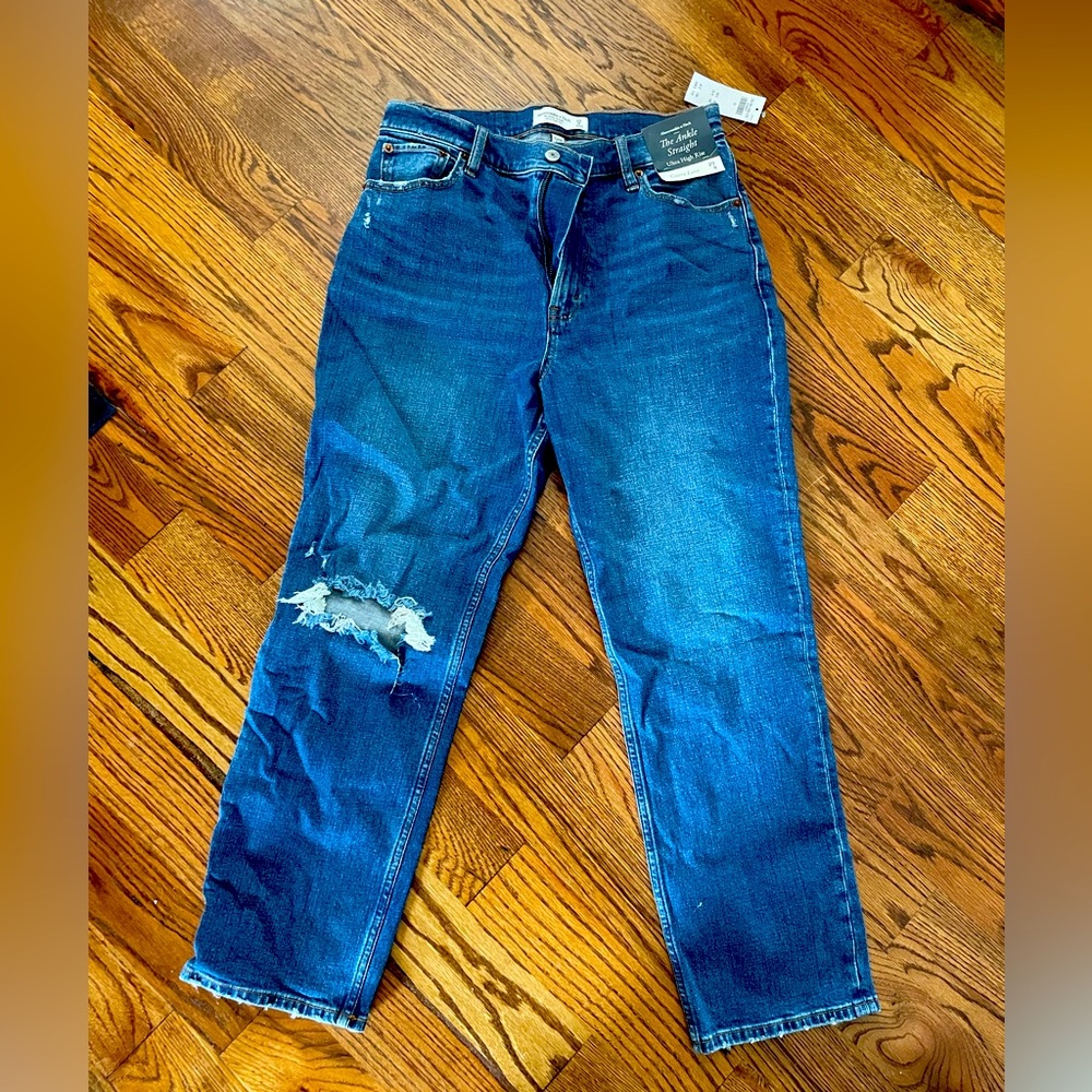 Abercrombie & Fitch Ankle Straight Ultra High Rise Jeans. Curve love. Brand new.